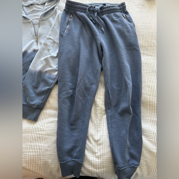 Aerie tie-dye blue sweatsuit (cropped sweater and matching joggers) - Picture 5 of 7